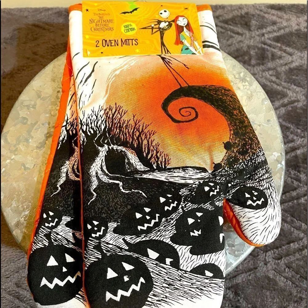 Disney Nightmare before Christmas 2 oven mitts
